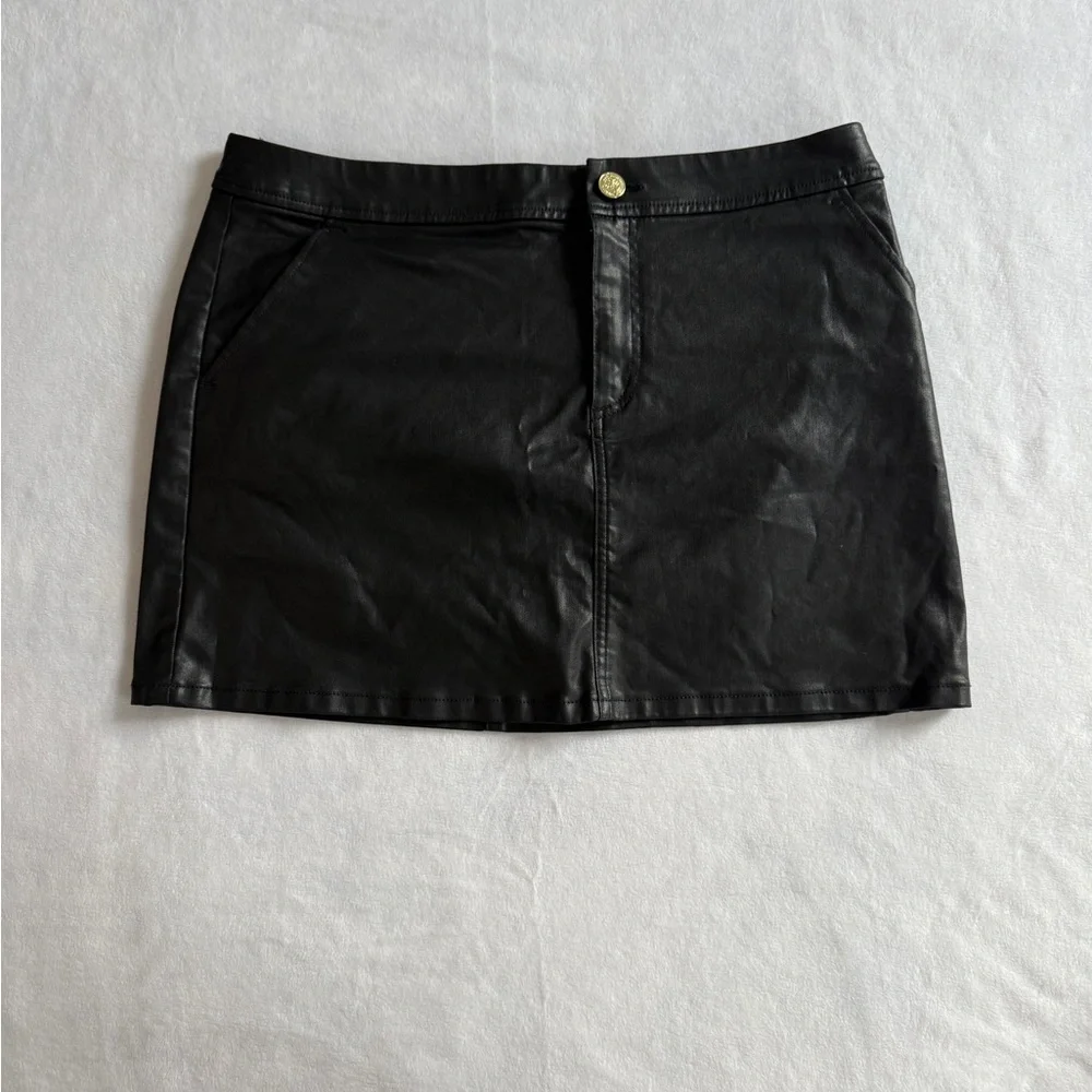 Lilly Pulitzer Black Faux Leather Mini Skirt - Size 12 - Picture 2 of 8